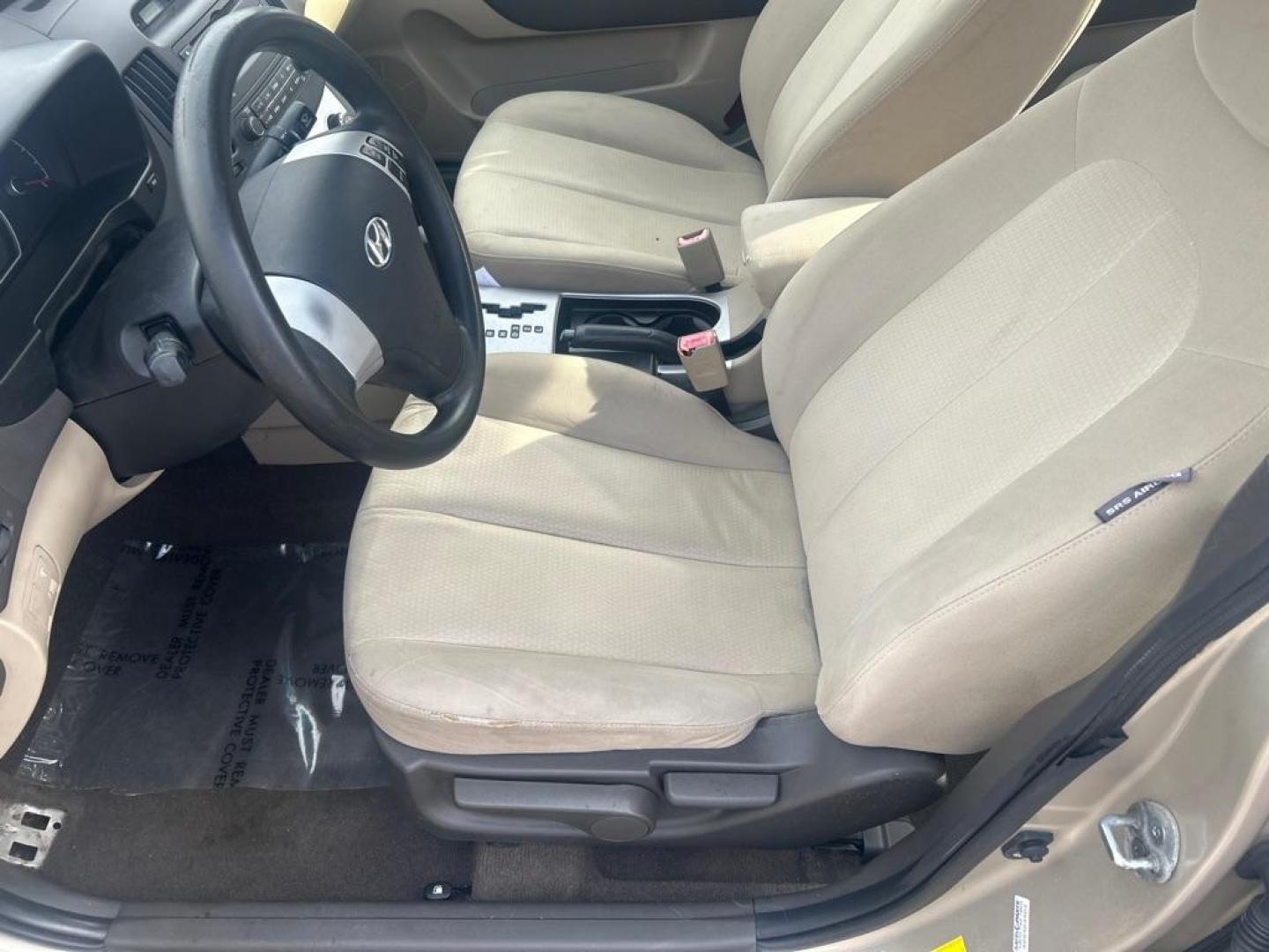 2009 GOLD HYUNDAI ELANTRA GLS (KMHDU46D99U) with an 2.0L engine, Automatic transmission, located at 2514 Williamson Rd NE, Roanoke, VA, 24012, (540) 265-7770, 37.294636, -79.936249 - Photo#4