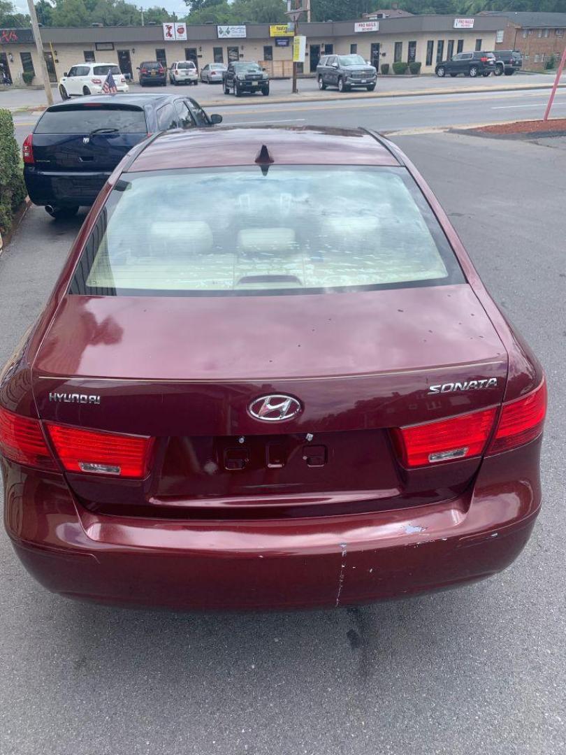 2009 BURGUN HYUNDAI SONATA GLS (5NPET46C19H) with an 2.4L engine, Automatic transmission, located at 2514 Williamson Rd NE, Roanoke, VA, 24012, (540) 265-7770, 37.294636, -79.936249 - NO CREDIT CHECK FINANCING WITH ONLY $1300 DOWN PAYMENT!!!! Check out our website www.needausedvehicle.com for our No Credit Check/ In House Financing options!! No Credit Check Available!!! In House Financing Available!!! All Clean Title Vehicles (no Salvaged or flooded vehicles ever on our lot)! - Photo#8