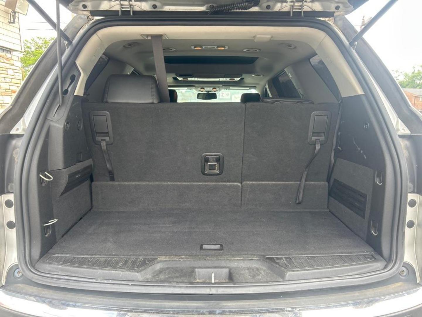 2009 SILVER GMC ACADIA SLT-1 (1GKEV23DX9J) with an 3.6L engine, Automatic transmission, located at 2514 Williamson Rd NE, Roanoke, VA, 24012, (540) 265-7770, 37.294636, -79.936249 - NO CREDIT CHECK FINANCING WITH ONLY $1800 DOWN PAYMENT!!!! Check out our website www.needausedvehicle.com for our No Credit Check/ In House Financing options!! No Credit Check Available!!! In House Financing Available!!! All Clean Title Vehicles (no Salvaged or flooded vehicles ever on our lot)! - Photo#4