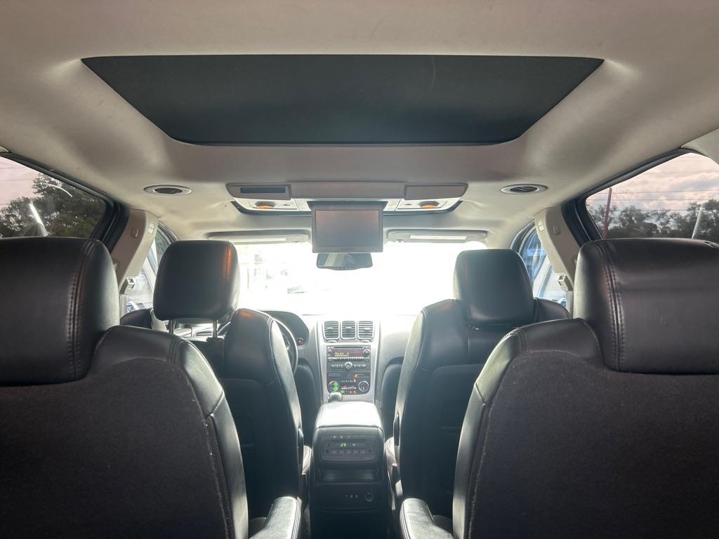 2009 SILVER GMC ACADIA SLT-1 (1GKEV23DX9J) with an 3.6L engine, Automatic transmission, located at 2514 Williamson Rd NE, Roanoke, VA, 24012, (540) 265-7770, 37.294636, -79.936249 - NO CREDIT CHECK FINANCING WITH ONLY $1800 DOWN PAYMENT!!!! Check out our website www.needausedvehicle.com for our No Credit Check/ In House Financing options!! No Credit Check Available!!! In House Financing Available!!! All Clean Title Vehicles (no Salvaged or flooded vehicles ever on our lot)! - Photo#4