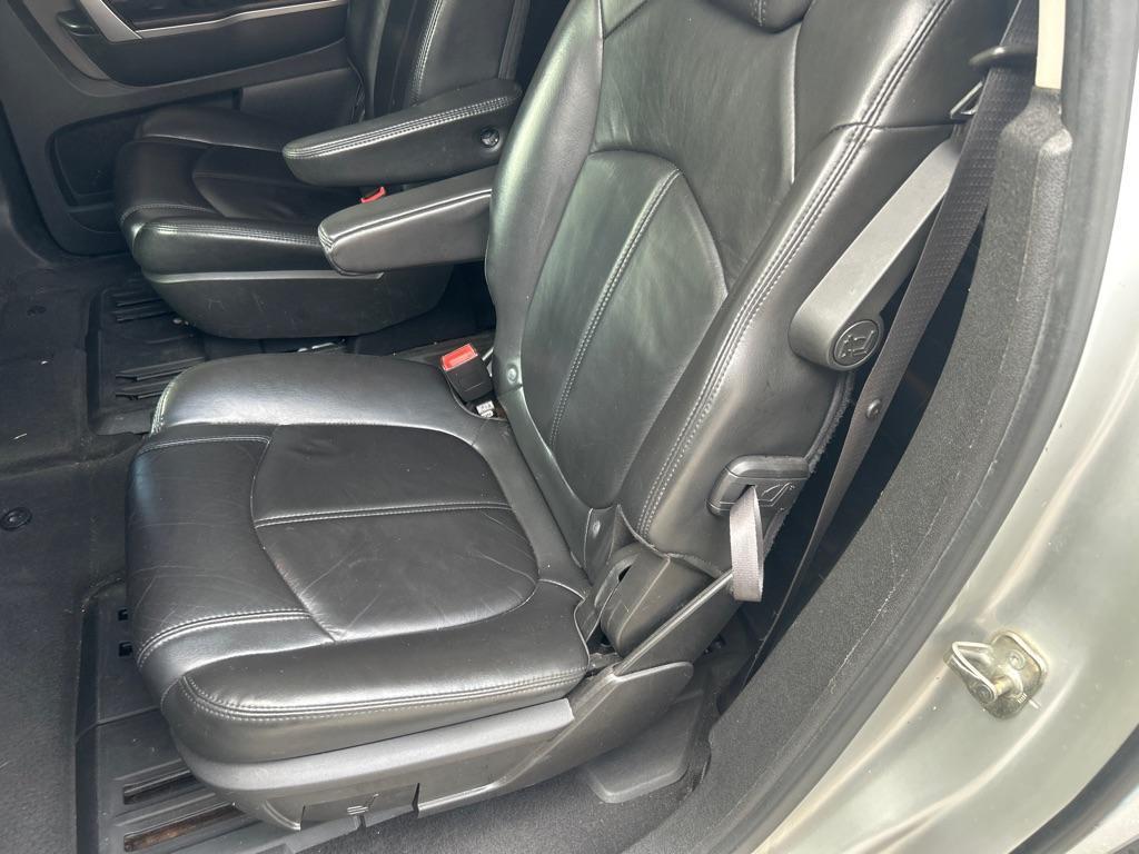 2009 SILVER GMC ACADIA SLT-1 (1GKEV23DX9J) with an 3.6L engine, Automatic transmission, located at 2514 Williamson Rd NE, Roanoke, VA, 24012, (540) 265-7770, 37.294636, -79.936249 - NO CREDIT CHECK FINANCING WITH ONLY $1800 DOWN PAYMENT!!!! Check out our website www.needausedvehicle.com for our No Credit Check/ In House Financing options!! No Credit Check Available!!! In House Financing Available!!! All Clean Title Vehicles (no Salvaged or flooded vehicles ever on our lot)! - Photo#5