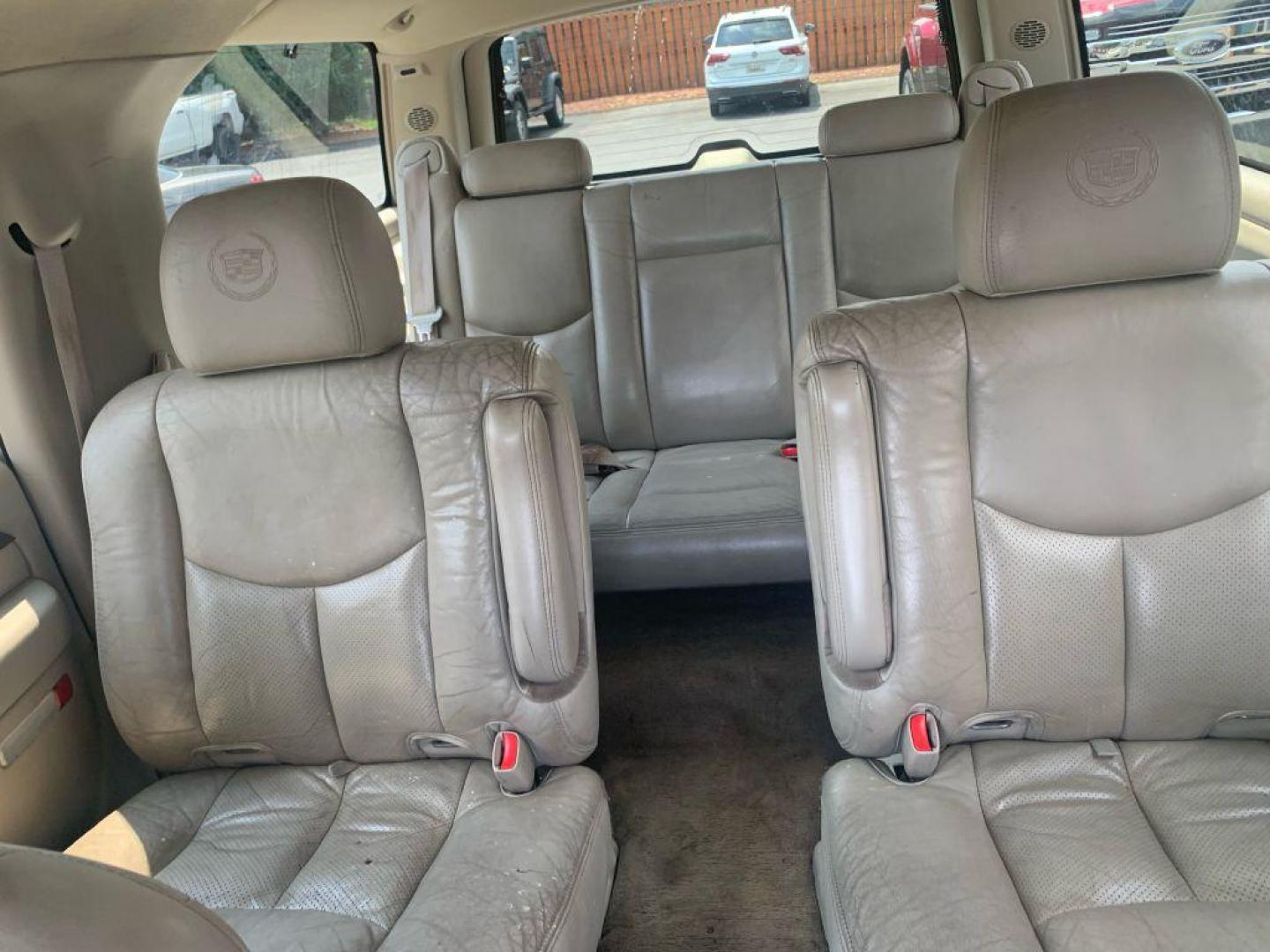 2005 WHITE CADILLAC ESCALADE ESV (3GYFK66N75G) with an 6.0L engine, Automatic transmission, located at 2514 Williamson Rd NE, Roanoke, VA, 24012, (540) 265-7770, 37.294636, -79.936249 - Photo#2