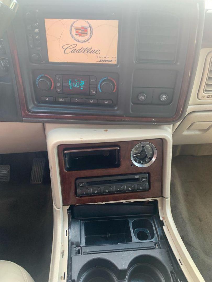 2005 WHITE CADILLAC ESCALADE ESV (3GYFK66N75G) with an 6.0L engine, Automatic transmission, located at 2514 Williamson Rd NE, Roanoke, VA, 24012, (540) 265-7770, 37.294636, -79.936249 - Photo#7