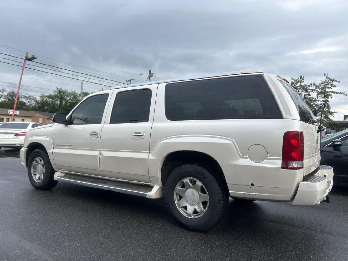 2005 WHITE CADILLAC ESCALADE ESV (3GYFK66N75G) with an 6.0L engine, Automatic transmission, located at 2514 Williamson Rd NE, Roanoke, VA, 24012, (540) 265-7770, 37.294636, -79.936249 - NO CREDIT CHECK FINANCING WITH ONLY $1500 DOWN PAYMENT!!!! Check out our website www.needausedvehicle.com for our No Credit Check/ In House Financing options!! No Credit Check Available!!! In House Financing Available!!! All Clean Title Vehicles (no Salvaged or flooded vehicles ever on our lot)! - Photo#1