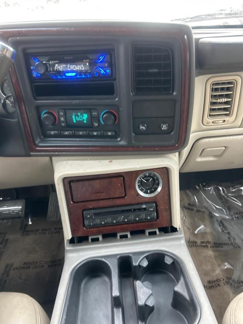 2005 WHITE CADILLAC ESCALADE ESV (3GYFK66N75G) with an 6.0L engine, Automatic transmission, located at 2514 Williamson Rd NE, Roanoke, VA, 24012, (540) 265-7770, 37.294636, -79.936249 - NO CREDIT CHECK FINANCING WITH ONLY $1500 DOWN PAYMENT!!!! Check out our website www.needausedvehicle.com for our No Credit Check/ In House Financing options!! No Credit Check Available!!! In House Financing Available!!! All Clean Title Vehicles (no Salvaged or flooded vehicles ever on our lot)! - Photo#7