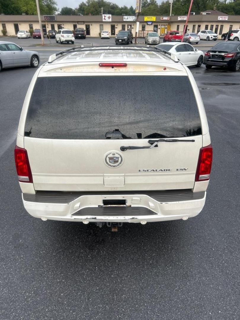 2005 WHITE CADILLAC ESCALADE ESV (3GYFK66N75G) with an 6.0L engine, Automatic transmission, located at 2514 Williamson Rd NE, Roanoke, VA, 24012, (540) 265-7770, 37.294636, -79.936249 - NO CREDIT CHECK FINANCING WITH ONLY $1500 DOWN PAYMENT!!!! Check out our website www.needausedvehicle.com for our No Credit Check/ In House Financing options!! No Credit Check Available!!! In House Financing Available!!! All Clean Title Vehicles (no Salvaged or flooded vehicles ever on our lot)! - Photo#11
