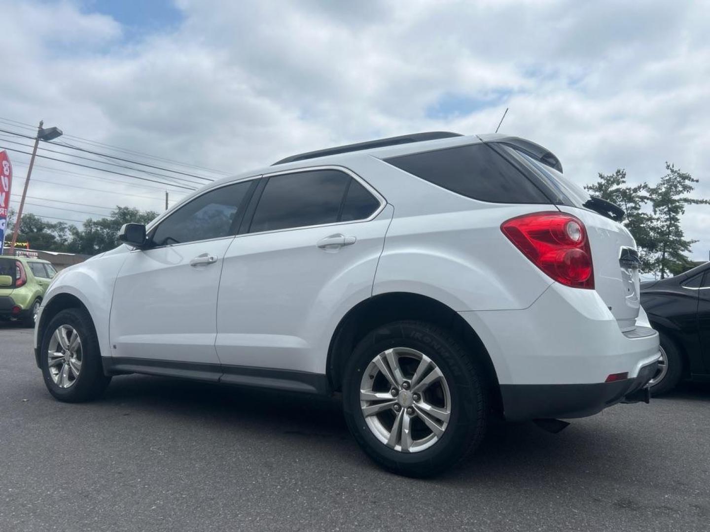 2010 WHITE CHEVROLET EQUINOX LT (2CNFLEEW2A6) with an 2.4L engine, Automatic transmission, located at 2514 Williamson Rd NE, Roanoke, VA, 24012, (540) 265-7770, 37.294636, -79.936249 - NO CREDIT CHECK FINANCING WITH ONLY $1700 DOWN PAYMENT!!!! Check out our website www.needausedvehicle.com for our No Credit Check/ In House Financing options!! No Credit Check Available!!! In House Financing Available!!! All Clean Title Vehicles (no Salvaged or flooded vehicles ever on our lot)! - Photo#5