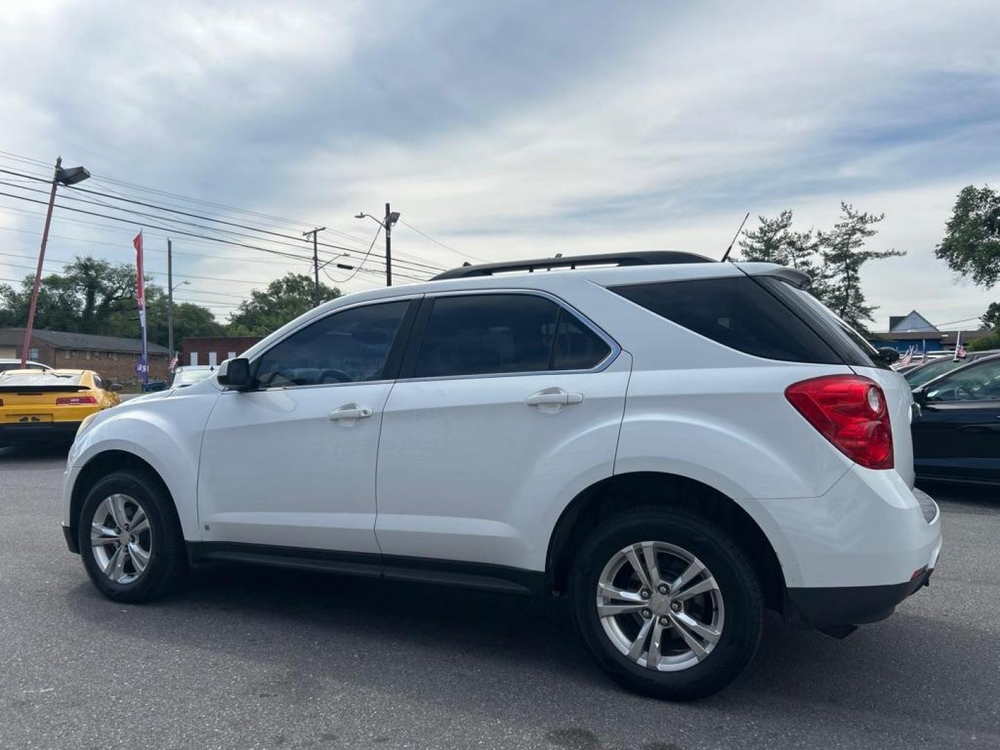 2010 WHITE CHEVROLET EQUINOX LT (2CNFLEEW2A6) with an 2.4L engine, Automatic transmission, located at 2514 Williamson Rd NE, Roanoke, VA, 24012, (540) 265-7770, 37.294636, -79.936249 - NO CREDIT CHECK FINANCING WITH ONLY $1700 DOWN PAYMENT!!!! Check out our website www.needausedvehicle.com for our No Credit Check/ In House Financing options!! No Credit Check Available!!! In House Financing Available!!! All Clean Title Vehicles (no Salvaged or flooded vehicles ever on our lot)! - Photo#2