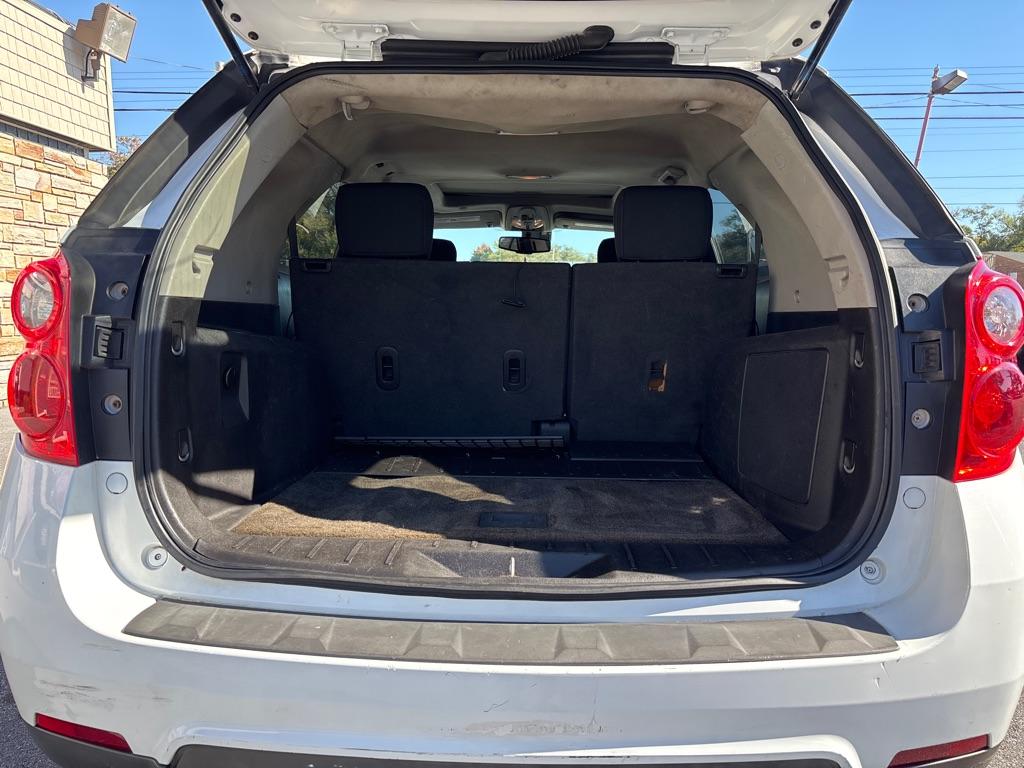 2010 WHITE CHEVROLET EQUINOX LT (2CNFLEEW2A6) with an 2.4L engine, Automatic transmission, located at 2514 Williamson Rd NE, Roanoke, VA, 24012, (540) 265-7770, 37.294636, -79.936249 - NO CREDIT CHECK FINANCING WITH ONLY $1700 DOWN PAYMENT!!!! Check out our website www.needausedvehicle.com for our No Credit Check/ In House Financing options!! No Credit Check Available!!! In House Financing Available!!! All Clean Title Vehicles (no Salvaged or flooded vehicles ever on our lot)!- Photo#4