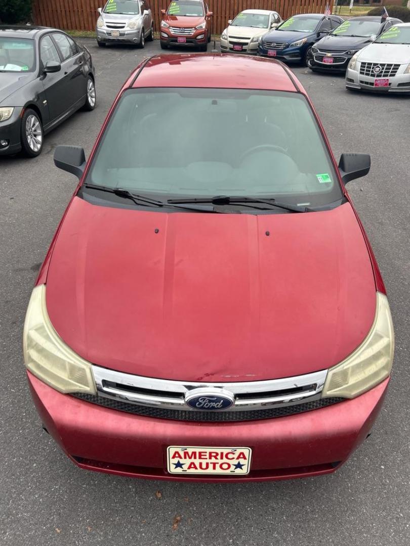 2011 RED FORD FOCUS SE (1FAHP3FN1BW) with an 2.0L engine, Automatic transmission, located at 2514 Williamson Rd NE, Roanoke, VA, 24012, (540) 265-7770, 37.294636, -79.936249 - Photo#1
