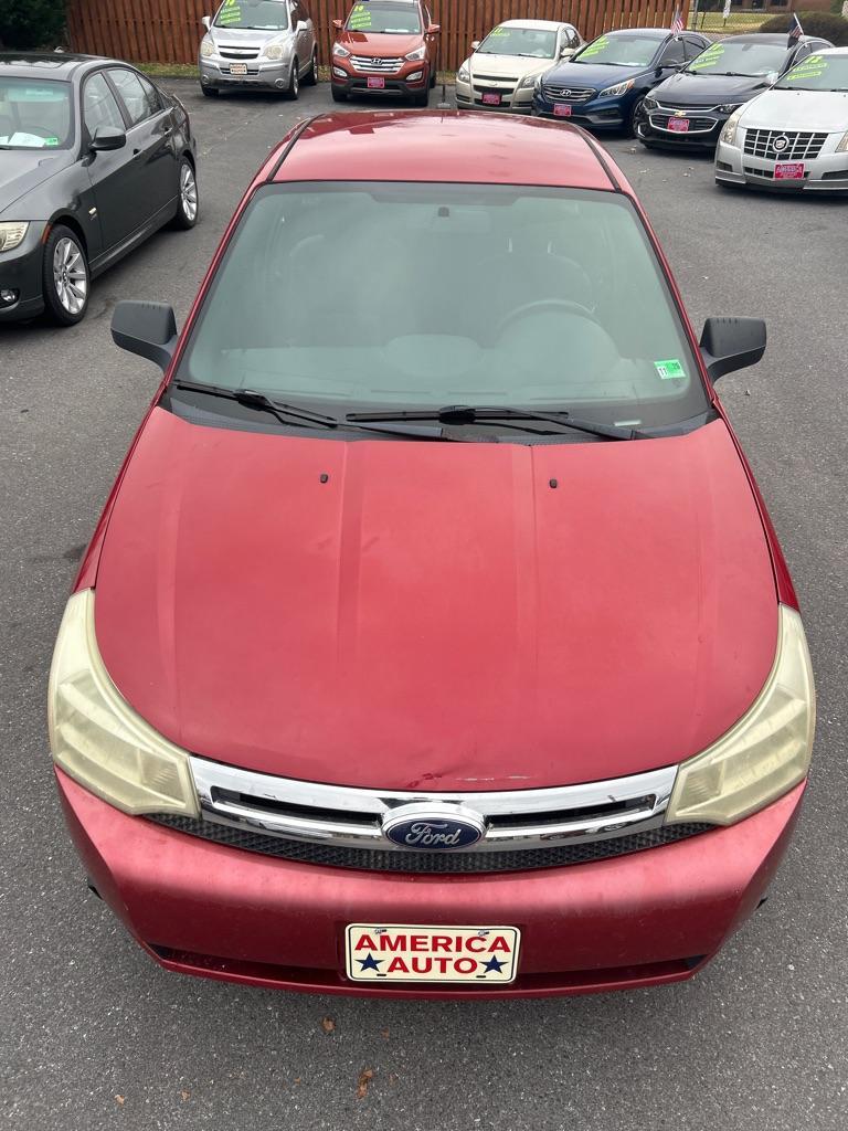 2011 RED FORD FOCUS SE (1FAHP3FN1BW) with an 2.0L engine, Automatic transmission, located at 2514 Williamson Rd NE, Roanoke, VA, 24012, (540) 265-7770, 37.294636, -79.936249 - NO CREDIT CHECK FINANCING WITH ONLY $1050 DOWN PAYMENT!!!! Check out our website www.needausedvehicle.com for our No Credit Check/ In House Financing options!! No Credit Check Available!!! In House Financing Available!!! All Clean Title Vehicles (no Salvaged or flooded vehicles ever on our lot)! - Photo#1