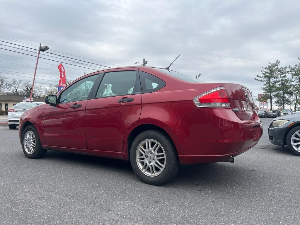 2011 RED FORD FOCUS SE (1FAHP3FN1BW) with an 2.0L engine, Automatic transmission, located at 2514 Williamson Rd NE, Roanoke, VA, 24012, (540) 265-7770, 37.294636, -79.936249 - NO CREDIT CHECK FINANCING WITH ONLY $1050 DOWN PAYMENT!!!! Check out our website www.needausedvehicle.com for our No Credit Check/ In House Financing options!! No Credit Check Available!!! In House Financing Available!!! All Clean Title Vehicles (no Salvaged or flooded vehicles ever on our lot)! - Photo#2