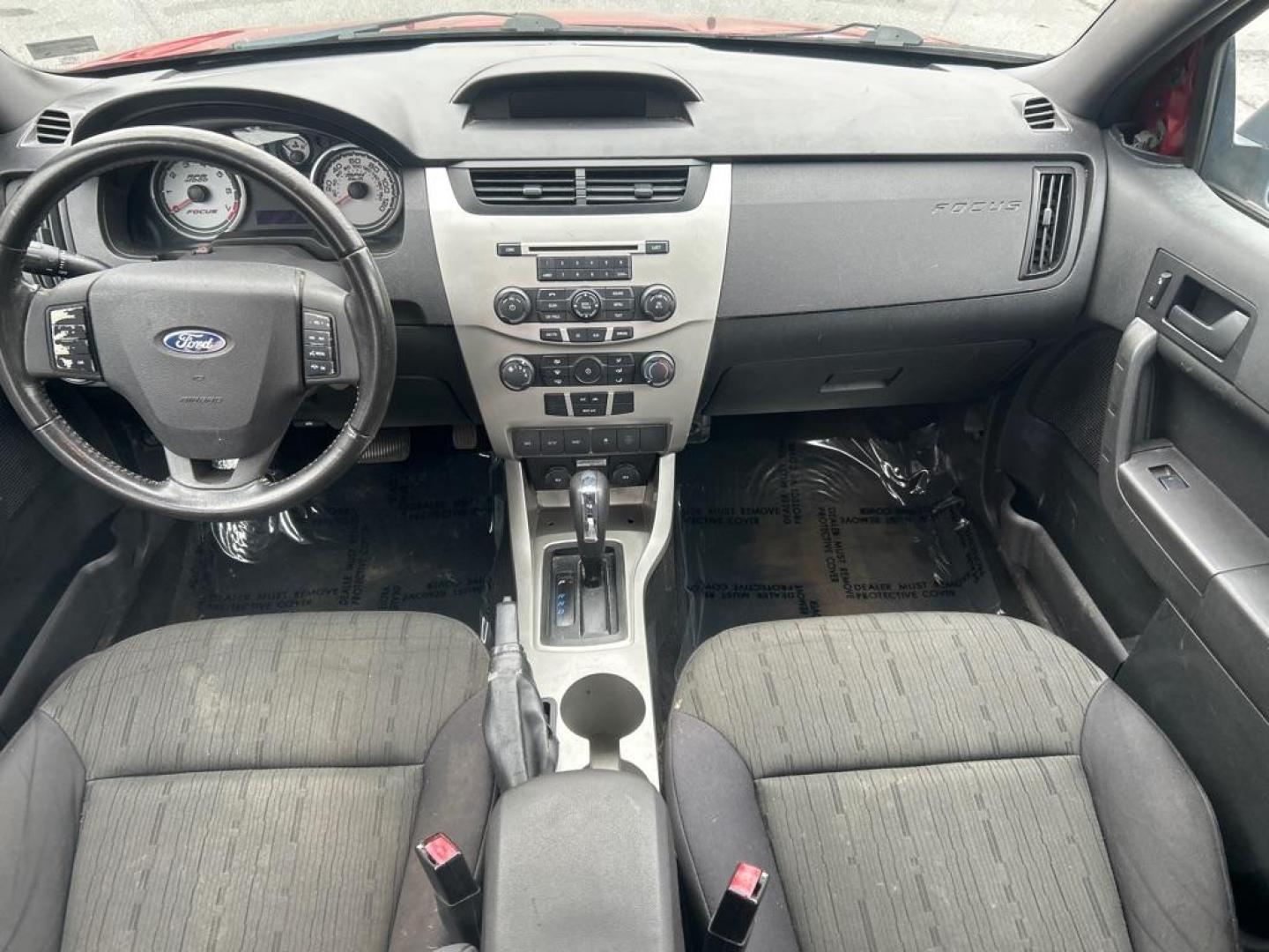2011 RED FORD FOCUS SE (1FAHP3FN1BW) with an 2.0L engine, Automatic transmission, located at 2514 Williamson Rd NE, Roanoke, VA, 24012, (540) 265-7770, 37.294636, -79.936249 - Photo#5