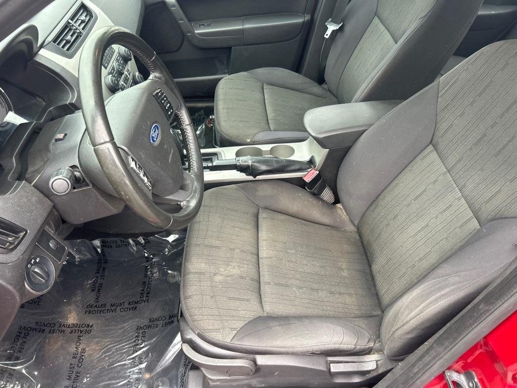 2011 RED FORD FOCUS SE (1FAHP3FN1BW) with an 2.0L engine, Automatic transmission, located at 2514 Williamson Rd NE, Roanoke, VA, 24012, (540) 265-7770, 37.294636, -79.936249 - NO CREDIT CHECK FINANCING WITH ONLY $1050 DOWN PAYMENT!!!! Check out our website www.needausedvehicle.com for our No Credit Check/ In House Financing options!! No Credit Check Available!!! In House Financing Available!!! All Clean Title Vehicles (no Salvaged or flooded vehicles ever on our lot)! - Photo#6