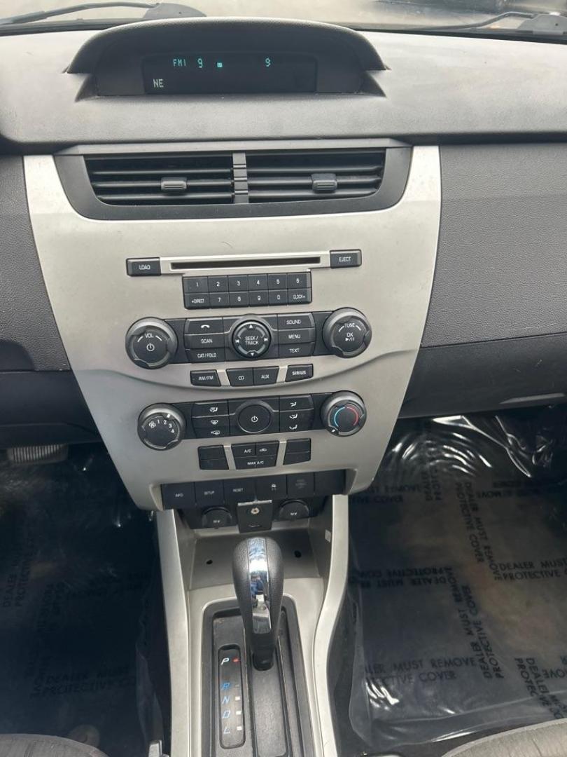 2011 RED FORD FOCUS SE (1FAHP3FN1BW) with an 2.0L engine, Automatic transmission, located at 2514 Williamson Rd NE, Roanoke, VA, 24012, (540) 265-7770, 37.294636, -79.936249 - Photo#7