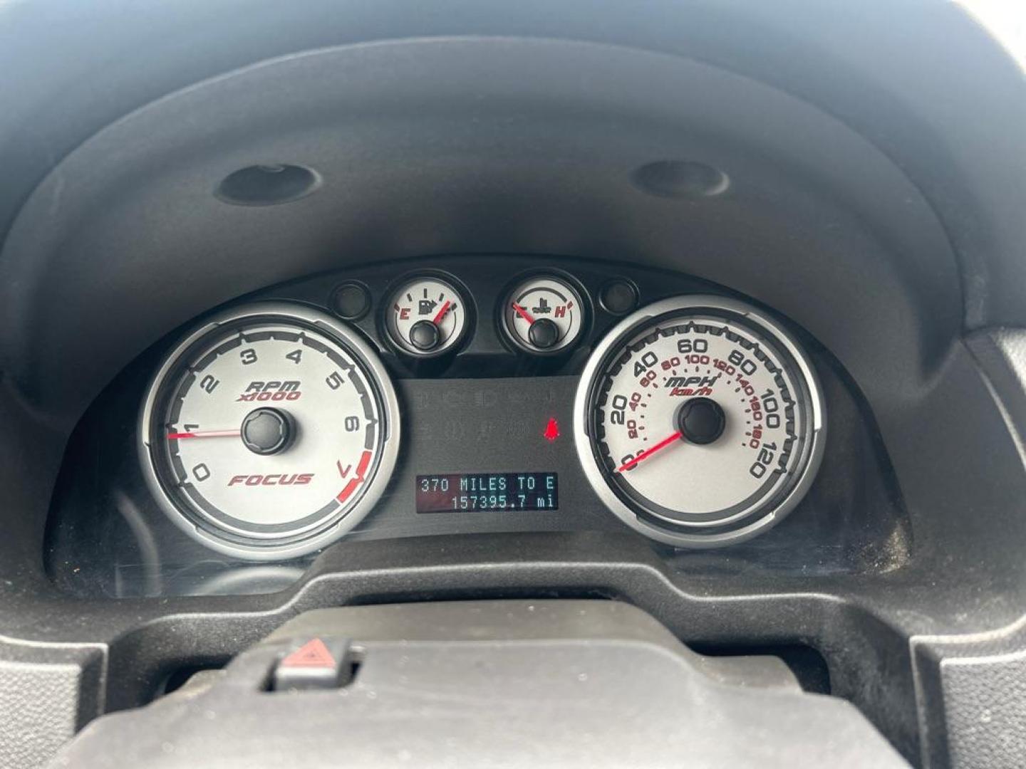 2011 RED FORD FOCUS SE (1FAHP3FN1BW) with an 2.0L engine, Automatic transmission, located at 2514 Williamson Rd NE, Roanoke, VA, 24012, (540) 265-7770, 37.294636, -79.936249 - Photo#8