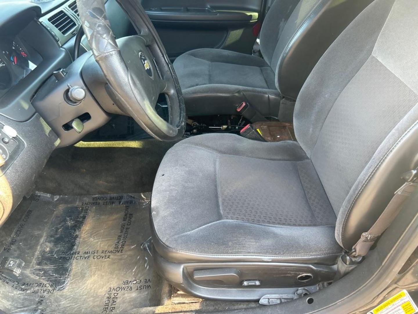 2011 BLACK CHEVROLET IMPALA POLICE (2G1WD5EMXB1) with an 3.9L engine, Automatic transmission, located at 2514 Williamson Rd NE, Roanoke, VA, 24012, (540) 265-7770, 37.294636, -79.936249 - NO CREDIT CHECK FINANCING WITH ONLY $1100 DOWN PAYMENT!!!! Check out our website www.needausedvehicle.com for our No Credit Check/ In House Financing options!! No Credit Check Available!!! In House Financing Available!!! All Clean Title Vehicles (no Salvaged or flooded vehicles ever on our lot)! - Photo#4