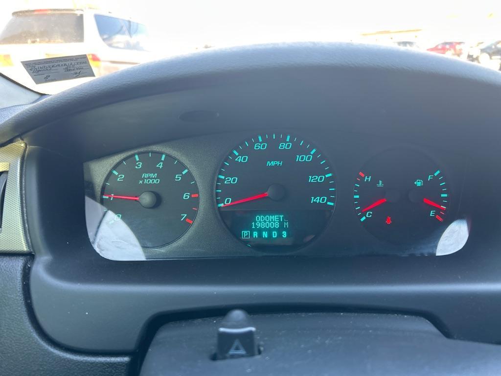 2011 BLACK CHEVROLET IMPALA POLICE (2G1WD5EMXB1) with an 3.9L engine, Automatic transmission, located at 2514 Williamson Rd NE, Roanoke, VA, 24012, (540) 265-7770, 37.294636, -79.936249 - NO CREDIT CHECK FINANCING WITH ONLY $1100 DOWN PAYMENT!!!! Check out our website www.needausedvehicle.com for our No Credit Check/ In House Financing options!! No Credit Check Available!!! In House Financing Available!!! All Clean Title Vehicles (no Salvaged or flooded vehicles ever on our lot)! - Photo#6