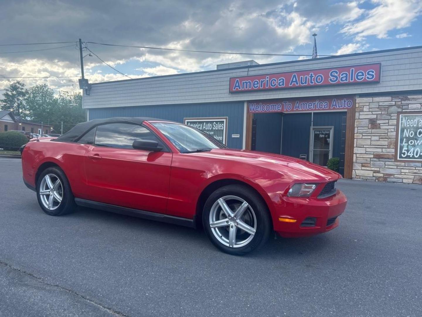2010 RED FORD MUSTANG Convertible (1ZVBP8EN6A5) with an 4.0L engine, Automatic transmission, located at 2514 Williamson Rd NE, Roanoke, VA, 24012, (540) 265-7770, 37.294636, -79.936249 - NO CREDIT CHECK FINANCING WITH ONLY $3000 DOWN PAYMENT!!!! Check out our website www.needausedvehicle.com for our No Credit Check/ In House Financing options!! No Credit Check Available!!! In House Financing Available!!! All Clean Title Vehicles (no Salvaged or flooded vehicles ever on our lot)! - Photo#0