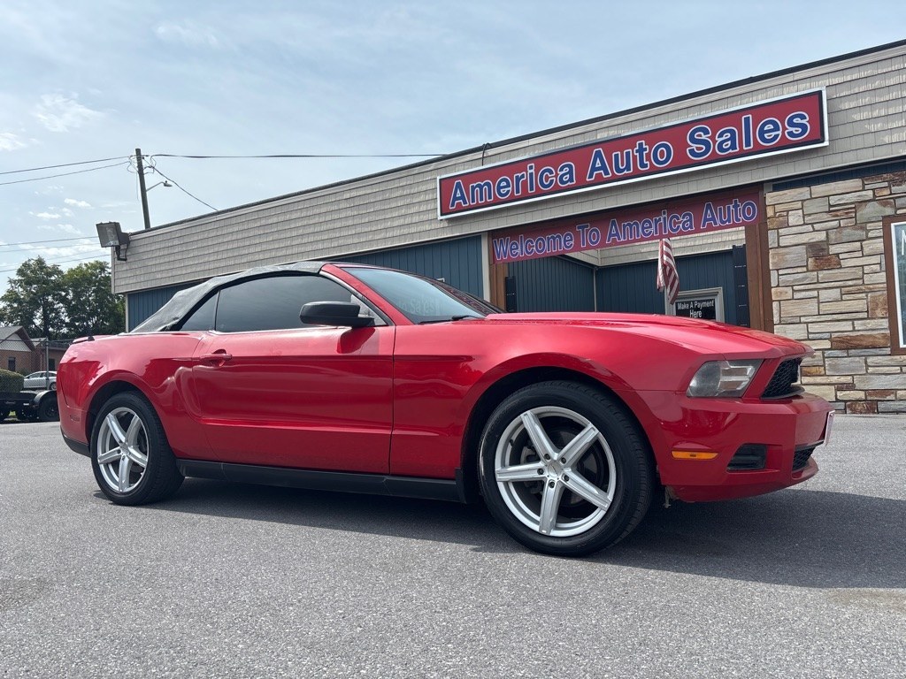 2010 RED FORD MUSTANG (1ZVBP8EN6A5) with an 4.0L engine, Automatic transmission, located at 2514 Williamson Rd NE, Roanoke, VA, 24012, (540) 265-7770, 37.294636, -79.936249 - NO CREDIT CHECK FINANCING WITH ONLY $2500 DOWN PAYMENT!!!! Check out our website www.needausedvehicle.com for our No Credit Check/ In House Financing options!! No Credit Check Available!!! In House Financing Available!!! All Clean Title Vehicles (no Salvaged or flooded vehicles ever on our lot)!- Photo#0