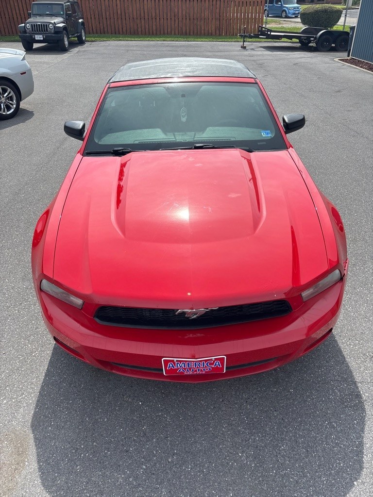 2010 RED FORD MUSTANG (1ZVBP8EN6A5) with an 4.0L engine, Automatic transmission, located at 2514 Williamson Rd NE, Roanoke, VA, 24012, (540) 265-7770, 37.294636, -79.936249 - NO CREDIT CHECK FINANCING WITH ONLY $2500 DOWN PAYMENT!!!! Check out our website www.needausedvehicle.com for our No Credit Check/ In House Financing options!! No Credit Check Available!!! In House Financing Available!!! All Clean Title Vehicles (no Salvaged or flooded vehicles ever on our lot)!- Photo#1