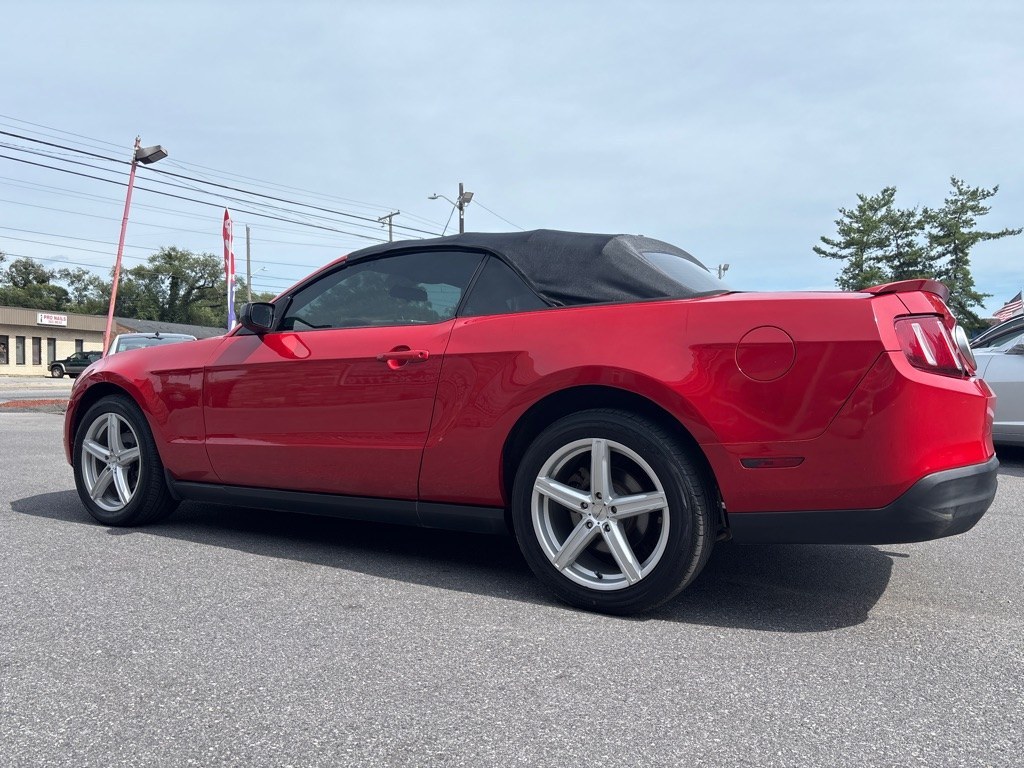 2010 RED FORD MUSTANG (1ZVBP8EN6A5) with an 4.0L engine, Automatic transmission, located at 2514 Williamson Rd NE, Roanoke, VA, 24012, (540) 265-7770, 37.294636, -79.936249 - NO CREDIT CHECK FINANCING WITH ONLY $2500 DOWN PAYMENT!!!! Check out our website www.needausedvehicle.com for our No Credit Check/ In House Financing options!! No Credit Check Available!!! In House Financing Available!!! All Clean Title Vehicles (no Salvaged or flooded vehicles ever on our lot)!- Photo#1