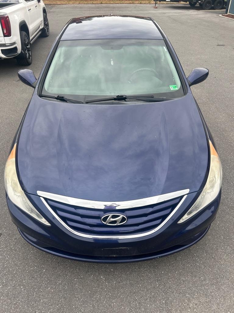 2013 BLUE HYUNDAI SONATA GLS (5NPEB4AC9DH) with an 2.4L engine, Automatic transmission, located at 2514 Williamson Rd NE, Roanoke, VA, 24012, (540) 265-7770, 37.294636, -79.936249 - NO CREDIT CHECK FINANCING WITH ONLY $1900 DOWN PAYMENT!!!! Check out our website www.needausedvehicle.com for our No Credit Check/ In House Financing options!! No Credit Check Available!!! In House Financing Available!!! All Clean Title Vehicles (no Salvaged or flooded vehicles ever on our lot)! - Photo#1