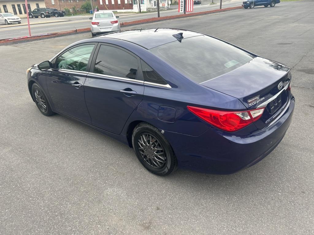 2013 BLUE HYUNDAI SONATA GLS (5NPEB4AC9DH) with an 2.4L engine, Automatic transmission, located at 2514 Williamson Rd NE, Roanoke, VA, 24012, (540) 265-7770, 37.294636, -79.936249 - NO CREDIT CHECK FINANCING WITH ONLY $1900 DOWN PAYMENT!!!! Check out our website www.needausedvehicle.com for our No Credit Check/ In House Financing options!! No Credit Check Available!!! In House Financing Available!!! All Clean Title Vehicles (no Salvaged or flooded vehicles ever on our lot)! - Photo#2