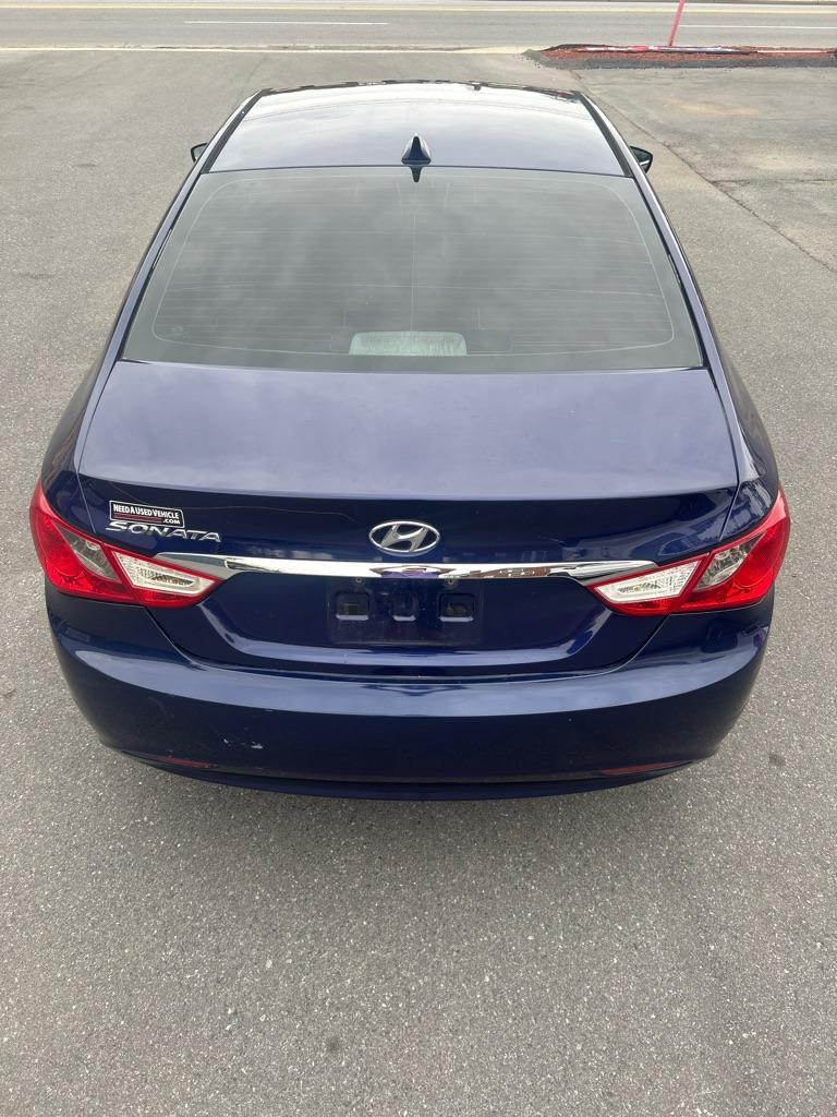 2013 BLUE HYUNDAI SONATA GLS (5NPEB4AC9DH) with an 2.4L engine, Automatic transmission, located at 2514 Williamson Rd NE, Roanoke, VA, 24012, (540) 265-7770, 37.294636, -79.936249 - NO CREDIT CHECK FINANCING WITH ONLY $1900 DOWN PAYMENT!!!! Check out our website www.needausedvehicle.com for our No Credit Check/ In House Financing options!! No Credit Check Available!!! In House Financing Available!!! All Clean Title Vehicles (no Salvaged or flooded vehicles ever on our lot)! - Photo#3