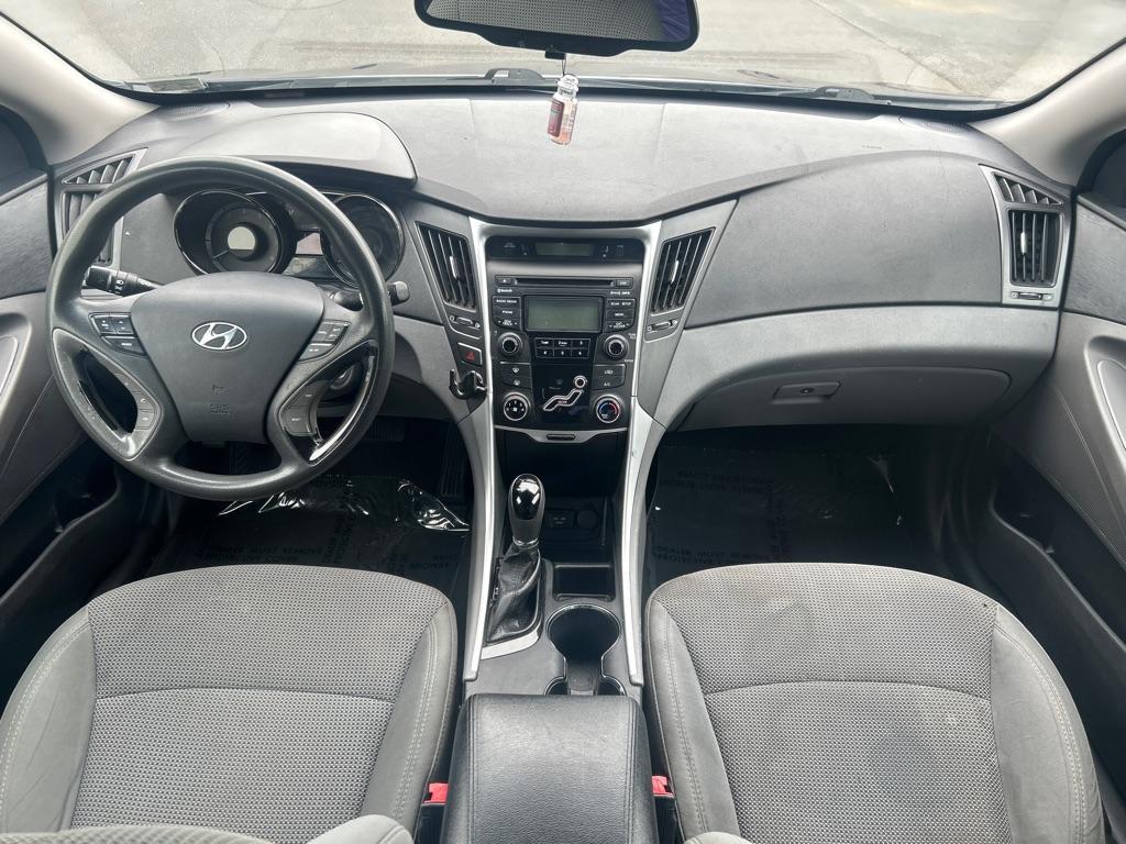 2013 BLUE HYUNDAI SONATA GLS (5NPEB4AC9DH) with an 2.4L engine, Automatic transmission, located at 2514 Williamson Rd NE, Roanoke, VA, 24012, (540) 265-7770, 37.294636, -79.936249 - NO CREDIT CHECK FINANCING WITH ONLY $1900 DOWN PAYMENT!!!! Check out our website www.needausedvehicle.com for our No Credit Check/ In House Financing options!! No Credit Check Available!!! In House Financing Available!!! All Clean Title Vehicles (no Salvaged or flooded vehicles ever on our lot)! - Photo#5