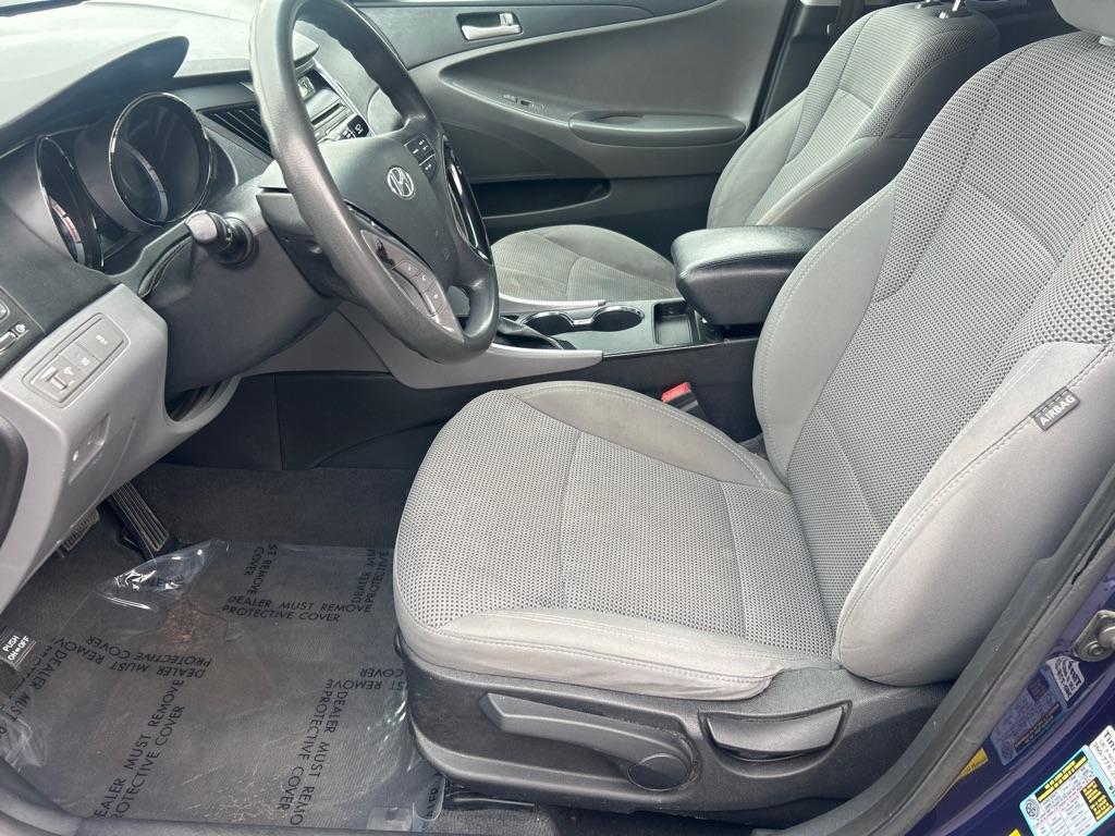 2013 BLUE HYUNDAI SONATA GLS (5NPEB4AC9DH) with an 2.4L engine, Automatic transmission, located at 2514 Williamson Rd NE, Roanoke, VA, 24012, (540) 265-7770, 37.294636, -79.936249 - NO CREDIT CHECK FINANCING WITH ONLY $1900 DOWN PAYMENT!!!! Check out our website www.needausedvehicle.com for our No Credit Check/ In House Financing options!! No Credit Check Available!!! In House Financing Available!!! All Clean Title Vehicles (no Salvaged or flooded vehicles ever on our lot)! - Photo#6