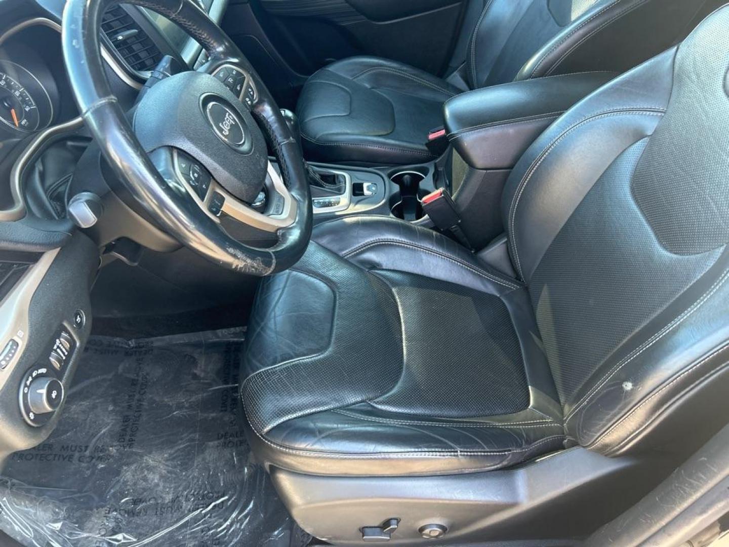 2015 BLACK JEEP CHEROKEE LIMITED (1C4PJMDS9FW) with an 3.2L engine, Automatic transmission, located at 2514 Williamson Rd NE, Roanoke, VA, 24012, (540) 265-7770, 37.294636, -79.936249 - NO CREDIT CHECK FINANCING WITH ONLY $3500 DOWN PAYMENT!!!! Check out our website www.needausedvehicle.com for our No Credit Check/ In House Financing options!! No Credit Check Available!!! In House Financing Available!!! All Clean Title Vehicles (no Salvaged or flooded vehicles ever on our lot)! - Photo#6