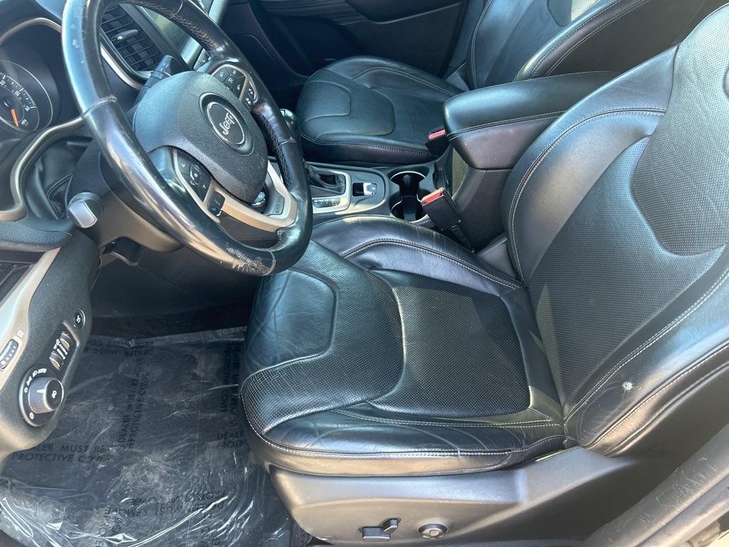 2015 BLACK JEEP CHEROKEE LIMITED (1C4PJMDS9FW) with an 3.2L engine, Automatic transmission, located at 2514 Williamson Rd NE, Roanoke, VA, 24012, (540) 265-7770, 37.294636, -79.936249 - NO CREDIT CHECK FINANCING WITH ONLY $2800 DOWN PAYMENT!!!! Check out our website www.needausedvehicle.com for our No Credit Check/ In House Financing options!! No Credit Check Available!!! In House Financing Available!!! All Clean Title Vehicles (no Salvaged or flooded vehicles ever on our lot)! - Photo#5