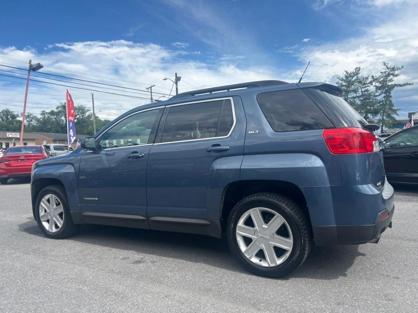 2012 BLUE GMC TERRAIN SLT (2GKFLVE55C6) with an 3.0L engine, Automatic transmission, located at 2514 Williamson Rd NE, Roanoke, VA, 24012, (540) 265-7770, 37.294636, -79.936249- Photo#1