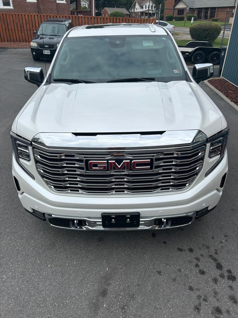 2023 WHITE GMC SIERRA 1500 DENALI (1GTUUGEL3PZ) with an 6.2L engine, Automatic transmission, located at 2514 Williamson Rd NE, Roanoke, VA, 24012, (540) 265-7770, 37.294636, -79.936249 - ********* CASH ONLY PRICE OF $68,000 (NOT INCLUDING SALES TAX, TAGS, TITLING, AND PROCESSING FEE)******** ******** VEHICLE SHOWN BY APPOINTMENT ONLY ********** This 2023 Sierra Denali 6.2L is still in new condition.- Photo#12