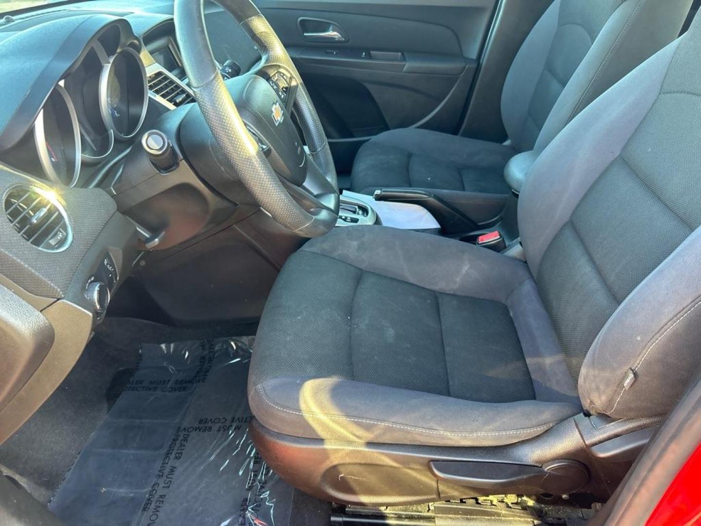 2015 RED CHEVROLET CRUZE LT (1G1PC5SB8F7) with an 1.4L engine, Automatic transmission, located at 2514 Williamson Rd NE, Roanoke, VA, 24012, (540) 265-7770, 37.294636, -79.936249 - NO CREDIT CHECK FINANCING WITH ONLY $2500 DOWN PAYMENT!!!! Check out our website www.needausedvehicle.com for our No Credit Check/ In House Financing options!! No Credit Check Available!!! In House Financing Available!!! All Clean Title Vehicles (no Salvaged or flooded vehicles ever on our lot)! - Photo#6