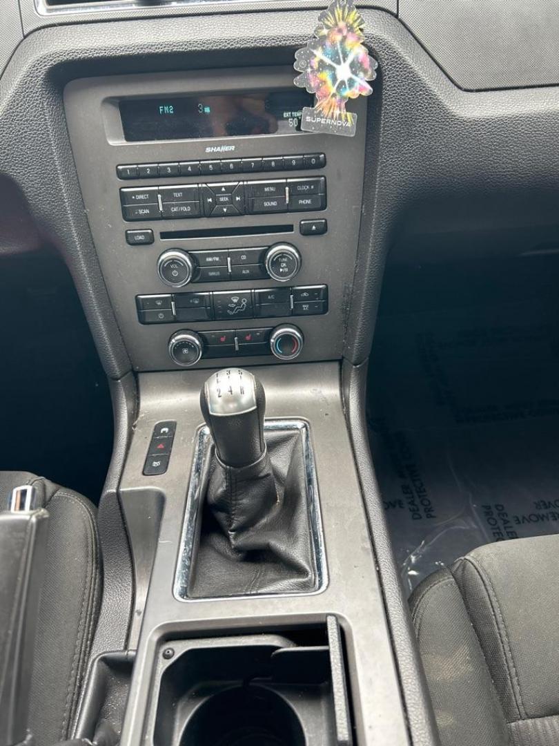 2010 WHITE FORD MUSTANG COUPE (1ZVBP8AN7A5) with an 4.0L engine, 5-Speed Manual transmission, located at 2514 Williamson Rd NE, Roanoke, VA, 24012, (540) 265-7770, 37.294636, -79.936249 - Photo#6