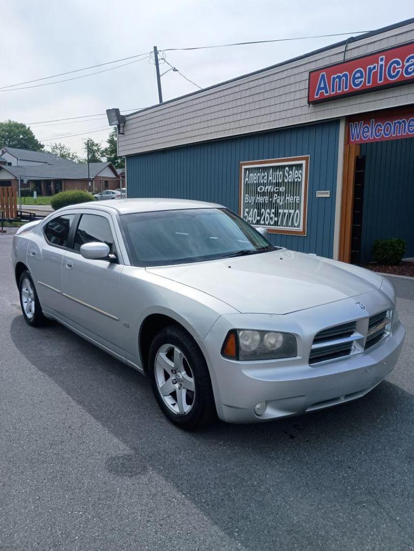 2010 SILVER DODGE CHARGER SXT (2B3CA3CV8AH) with an 3.5L engine, Automatic transmission, located at 2514 Williamson Rd NE, Roanoke, VA, 24012, (540) 265-7770, 37.294636, -79.936249 - NO CREDIT CHECK FINANCING WITH ONLY $1700 DOWN PAYMENT!!!! Check out our website www.needausedvehicle.com for our No Credit Check/ In House Financing options!! No Credit Check Available!!! In House Financing Available!!! All Clean Title Vehicles (no Salvaged or flooded vehicles ever on our lot)! - Photo#0
