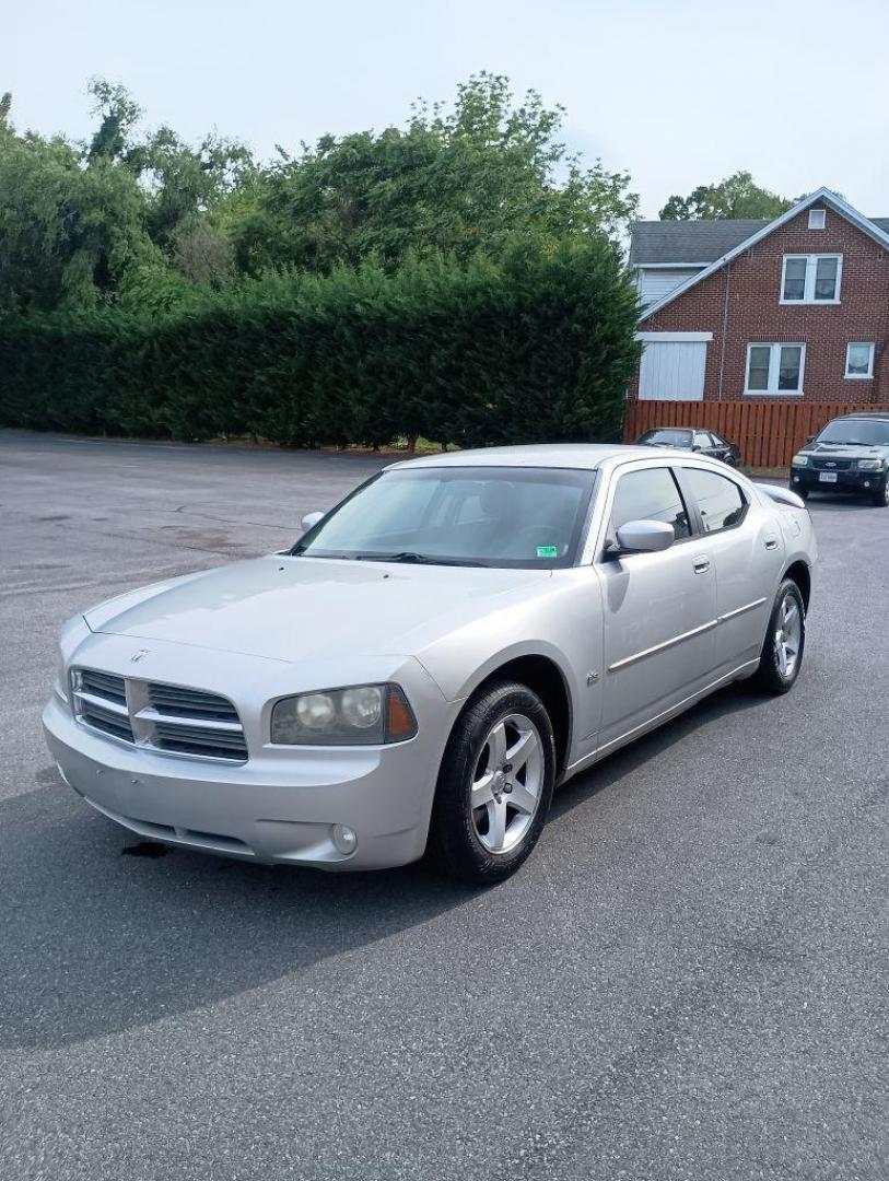 2010 SILVER DODGE CHARGER SXT (2B3CA3CV8AH) with an 3.5L engine, Automatic transmission, located at 2514 Williamson Rd NE, Roanoke, VA, 24012, (540) 265-7770, 37.294636, -79.936249 - NO CREDIT CHECK FINANCING WITH ONLY $1700 DOWN PAYMENT!!!! Check out our website www.needausedvehicle.com for our No Credit Check/ In House Financing options!! No Credit Check Available!!! In House Financing Available!!! All Clean Title Vehicles (no Salvaged or flooded vehicles ever on our lot)! - Photo#6