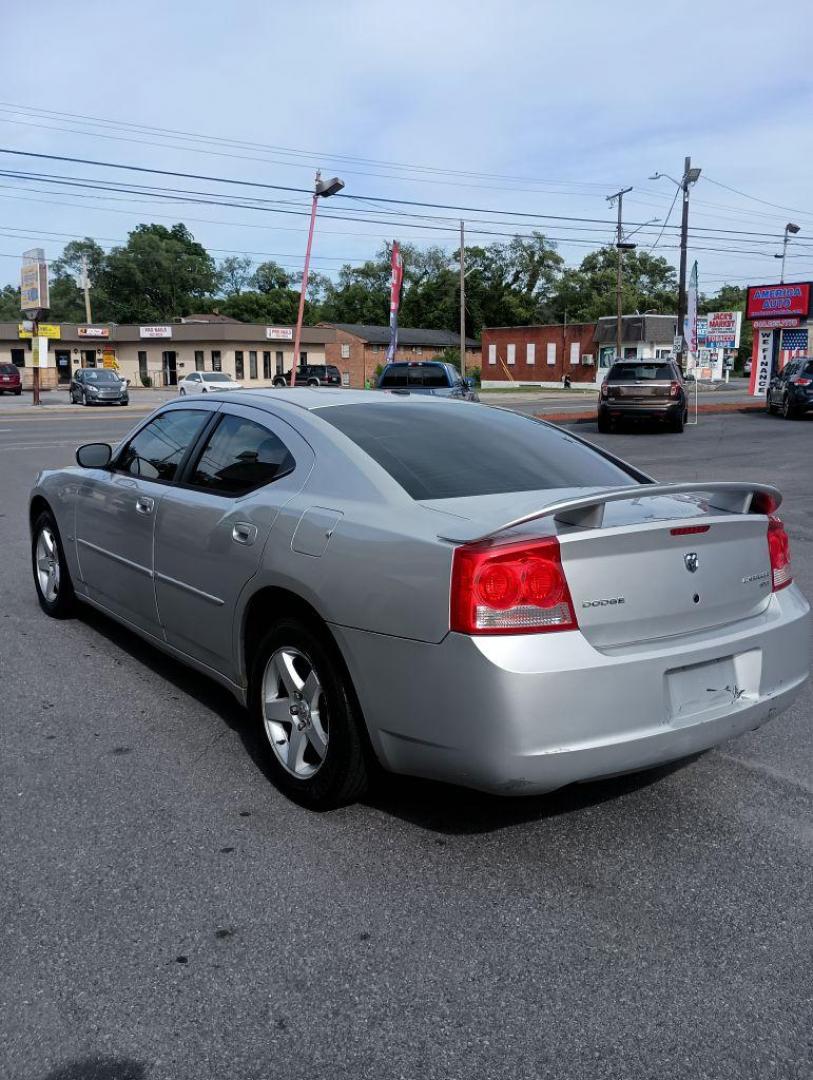 2010 SILVER DODGE CHARGER SXT (2B3CA3CV8AH) with an 3.5L engine, Automatic transmission, located at 2514 Williamson Rd NE, Roanoke, VA, 24012, (540) 265-7770, 37.294636, -79.936249 - NO CREDIT CHECK FINANCING WITH ONLY $1700 DOWN PAYMENT!!!! Check out our website www.needausedvehicle.com for our No Credit Check/ In House Financing options!! No Credit Check Available!!! In House Financing Available!!! All Clean Title Vehicles (no Salvaged or flooded vehicles ever on our lot)! - Photo#7