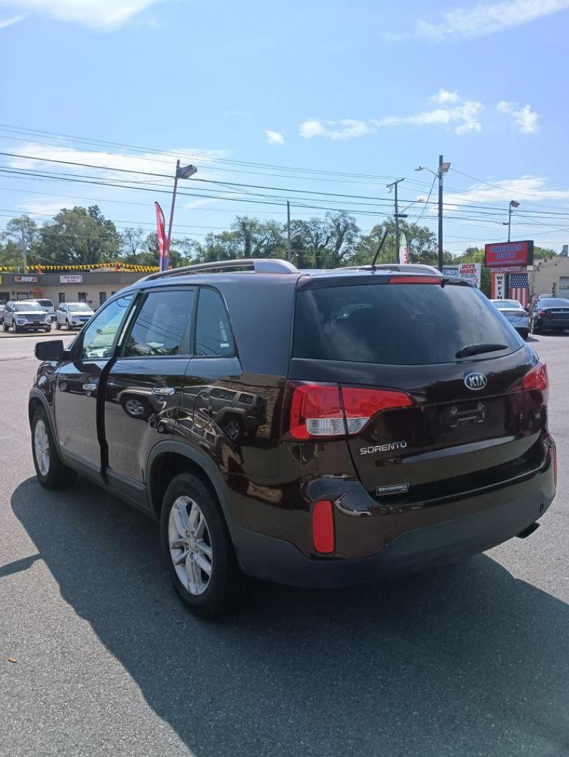 2015 MAROON KIA SORENTO LX (5XYKTDA7XFG) with an 3.3L engine, Automatic transmission, located at 2514 Williamson Rd NE, Roanoke, VA, 24012, (540) 265-7770, 37.294636, -79.936249 - NO CREDIT CHECK FINANCING WITH ONLY $2500 DOWN PAYMENT!!!! Check out our website www.needausedvehicle.com for our No Credit Check/ In House Financing options!! No Credit Check Available!!! In House Financing Available!!! All Clean Title Vehicles (no Salvaged or flooded vehicles ever on our lot)! - Photo#2