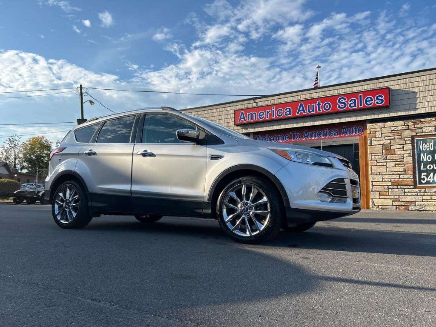 2016 SILVER FORD ESCAPE SE (1FMCU9GX4GU) with an 1.6L engine, Automatic transmission, located at 2514 Williamson Rd NE, Roanoke, VA, 24012, (540) 265-7770, 37.294636, -79.936249 - NO CREDIT CHECK FINANCING WITH ONLY $2700 DOWN PAYMENT!!!! Check out our website www.needausedvehicle.com for our No Credit Check/ In House Financing options!! No Credit Check Available!!! In House Financing Available!!! All Clean Title Vehicles (no Salvaged or flooded vehicles ever on our lot)! - Photo#0