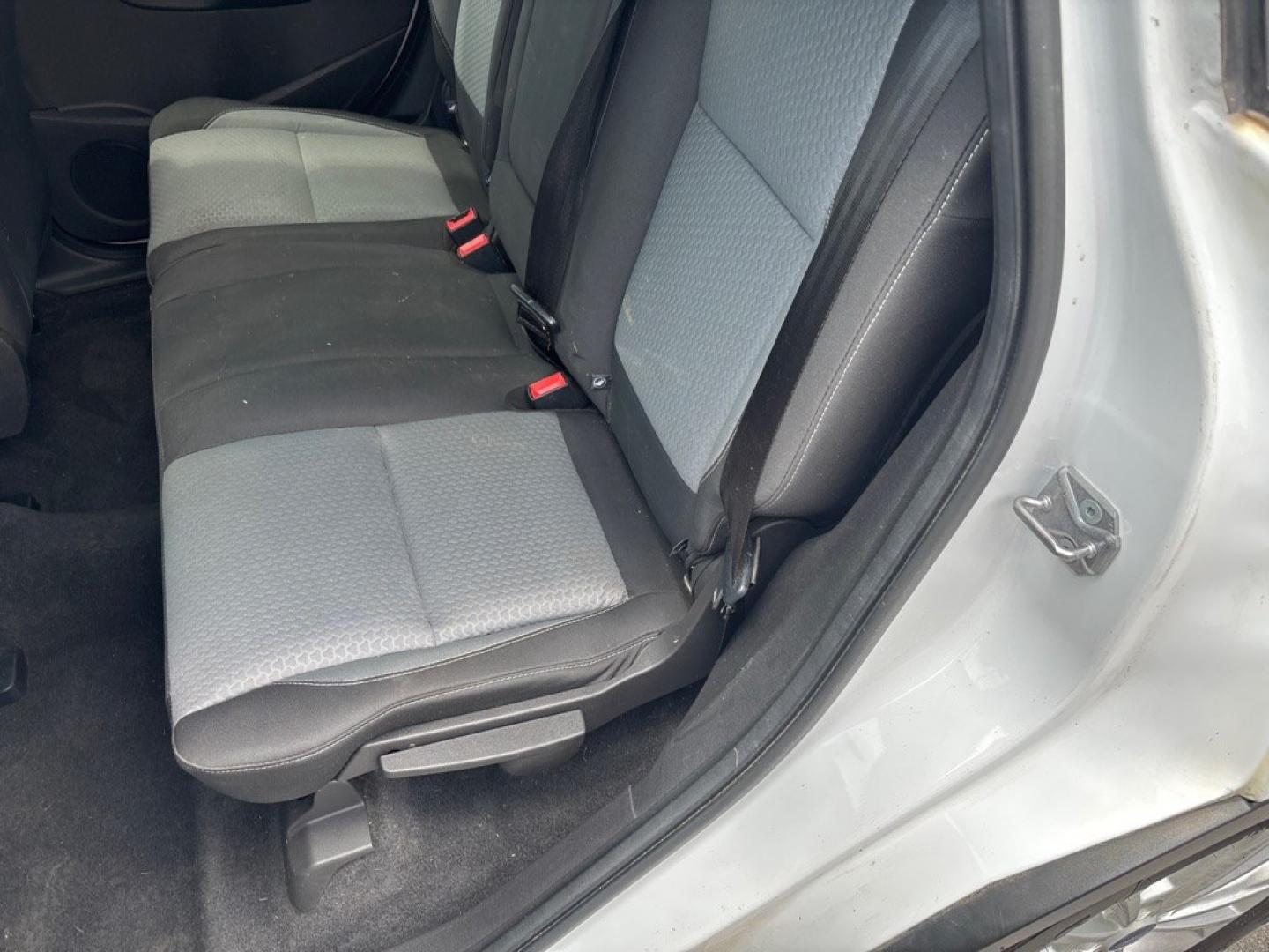 2017 WHITE FORD ESCAPE SE (1FMCU9GD4HU) with an 1.5L engine, Automatic transmission, located at 2514 Williamson Rd NE, Roanoke, VA, 24012, (540) 265-7770, 37.294636, -79.936249 - NO CREDIT CHECK FINANCING WITH ONLY $1900 DOWN PAYMENT!!!! Check out our website www.needausedvehicle.com for our No Credit Check/ In House Financing options!! No Credit Check Available!!! In House Financing Available!!! All Clean Title Vehicles (no Salvaged or flooded vehicles ever on our lot)!- Photo#6