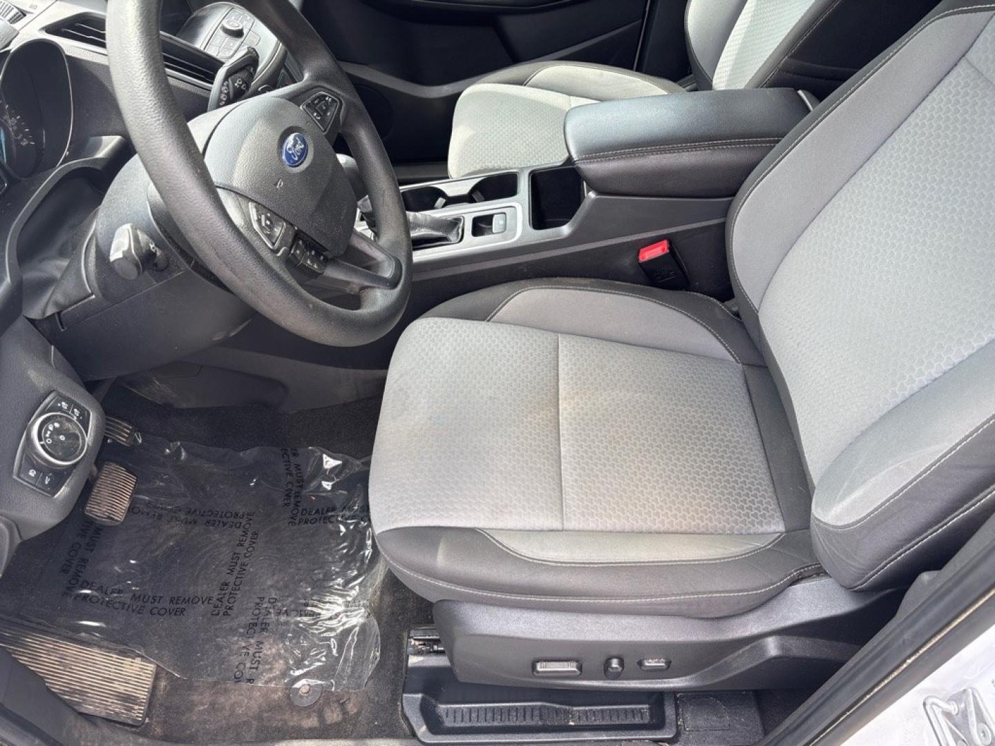 2017 WHITE FORD ESCAPE SE (1FMCU9GD4HU) with an 1.5L engine, Automatic transmission, located at 2514 Williamson Rd NE, Roanoke, VA, 24012, (540) 265-7770, 37.294636, -79.936249 - NO CREDIT CHECK FINANCING WITH ONLY $1900 DOWN PAYMENT!!!! Check out our website www.needausedvehicle.com for our No Credit Check/ In House Financing options!! No Credit Check Available!!! In House Financing Available!!! All Clean Title Vehicles (no Salvaged or flooded vehicles ever on our lot)!- Photo#8