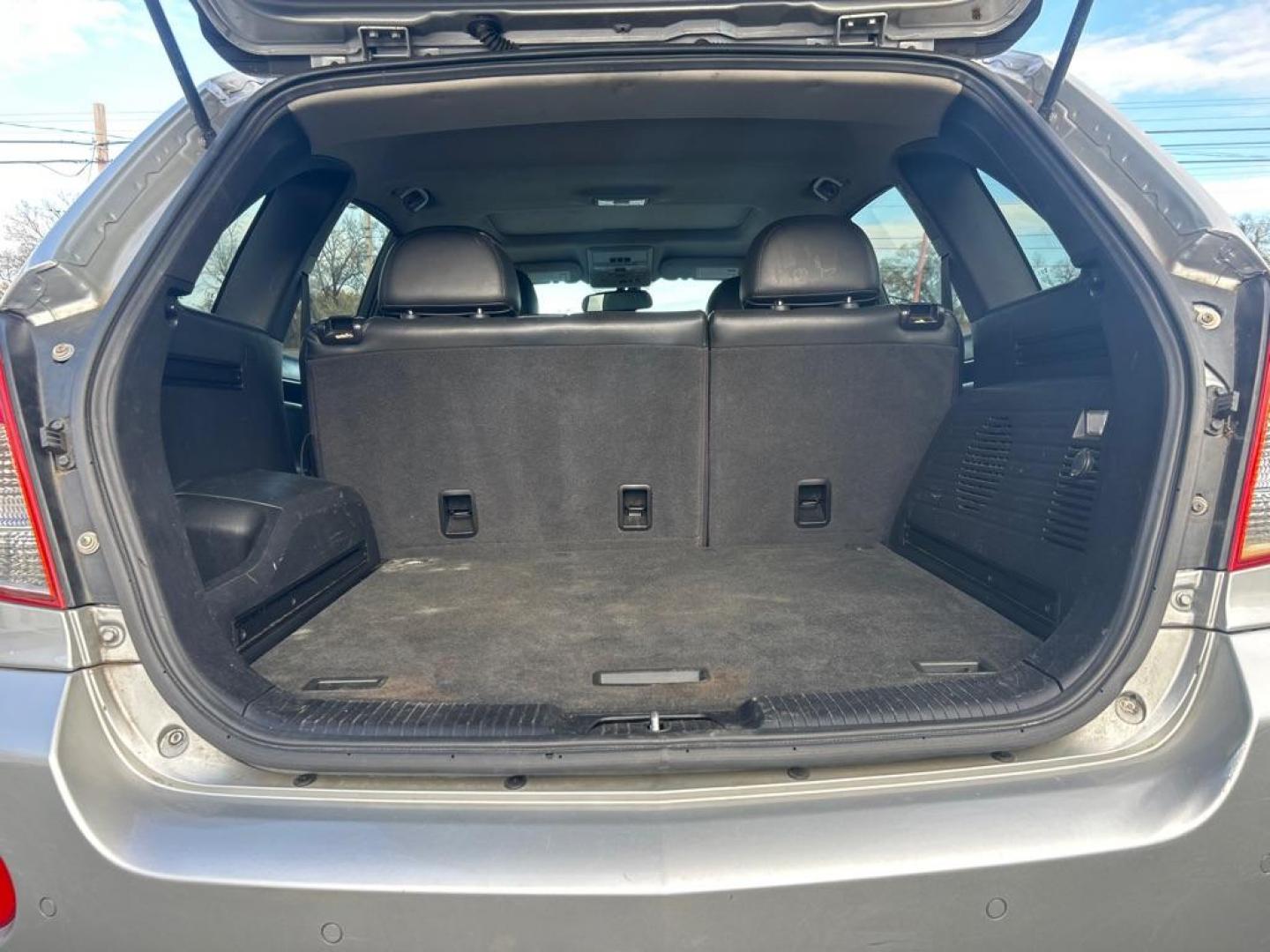 2014 SILVER CHEVROLET CAPTIVA LTZ (3GNAL4EK1ES) with an 2.4L engine, Automatic transmission, located at 2514 Williamson Rd NE, Roanoke, VA, 24012, (540) 265-7770, 37.294636, -79.936249 - NO CREDIT CHECK FINANCING WITH ONLY $1700 DOWN PAYMENT!!!! Check out our website www.needausedvehicle.com for our No Credit Check/ In House Financing options!! No Credit Check Available!!! In House Financing Available!!! All Clean Title Vehicles (no Salvaged or flooded vehicles ever on our lot)! - Photo#2