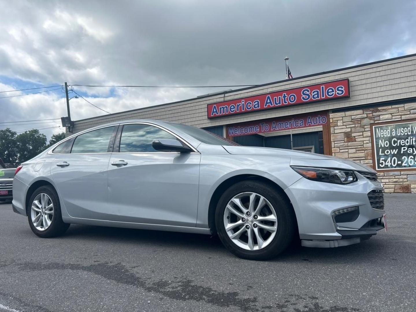 2016 SILVER CHEVROLET MALIBU LT (1G1ZE5ST1GF) with an 1.5L engine, Automatic transmission, located at 2514 Williamson Rd NE, Roanoke, VA, 24012, (540) 265-7770, 37.294636, -79.936249 - NO CREDIT CHECK FINANCING WITH ONLY $3000 DOWN PAYMENT!!!! Check out our website www.needausedvehicle.com for our No Credit Check/ In House Financing options!! No Credit Check Available!!! In House Financing Available!!! All Clean Title Vehicles (no Salvaged or flooded vehicles ever on our lot)! - Photo#0