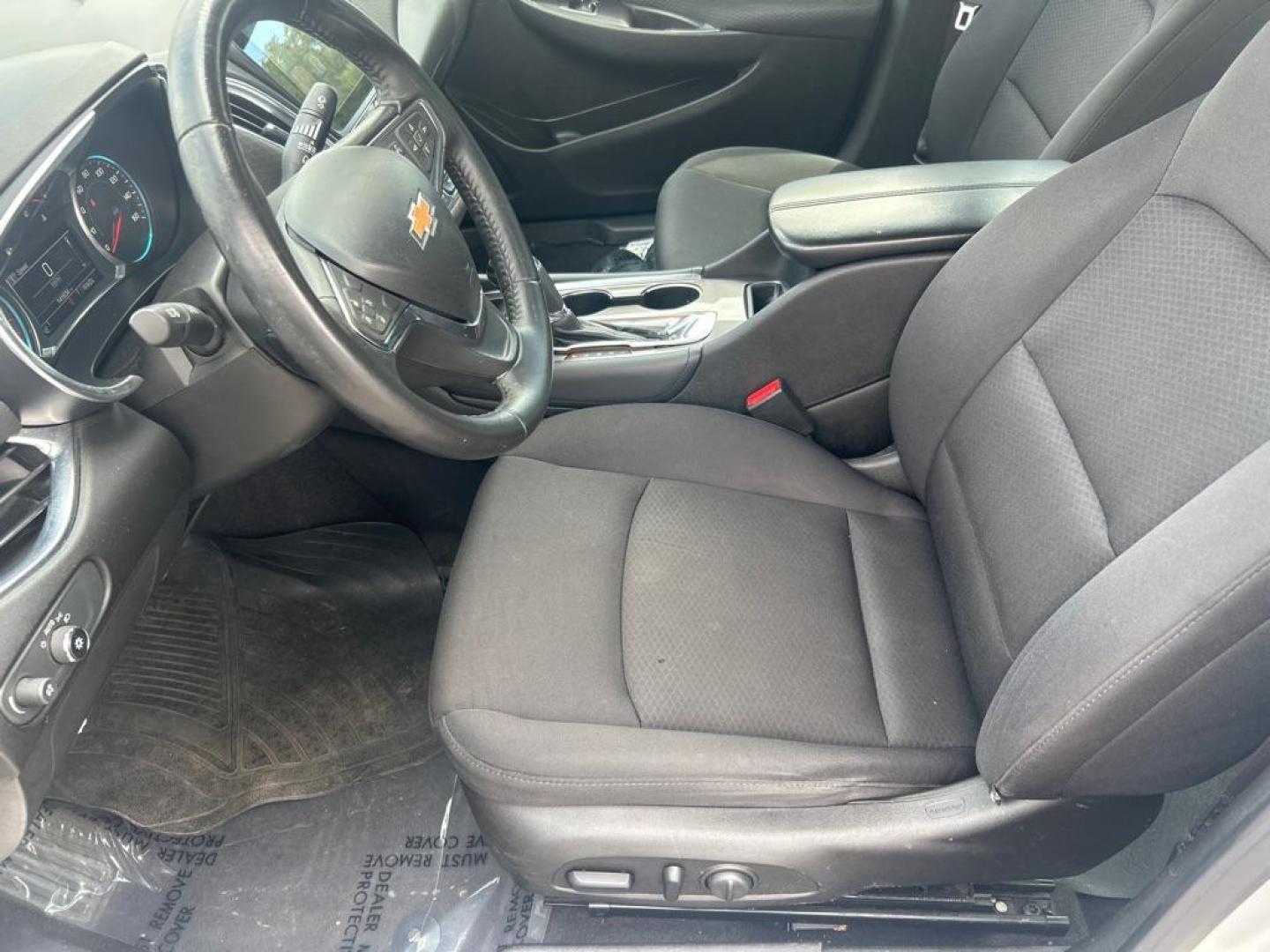 2016 SILVER CHEVROLET MALIBU LT (1G1ZE5ST1GF) with an 1.5L engine, Automatic transmission, located at 2514 Williamson Rd NE, Roanoke, VA, 24012, (540) 265-7770, 37.294636, -79.936249 - NO CREDIT CHECK FINANCING WITH ONLY $3000 DOWN PAYMENT!!!! Check out our website www.needausedvehicle.com for our No Credit Check/ In House Financing options!! No Credit Check Available!!! In House Financing Available!!! All Clean Title Vehicles (no Salvaged or flooded vehicles ever on our lot)! - Photo#4
