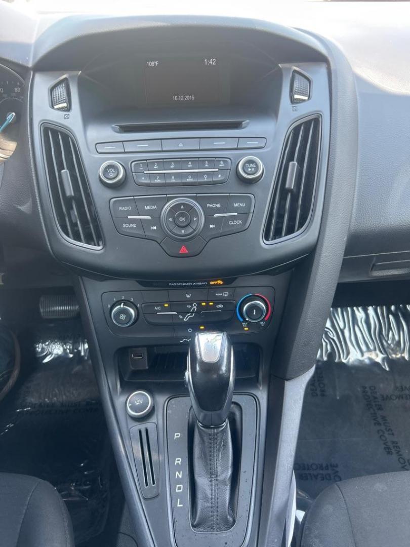 2016 WHITE FORD FOCUS SE (1FADP3F21GL) with an 2.0L engine, Automatic transmission, located at 2514 Williamson Rd NE, Roanoke, VA, 24012, (540) 265-7770, 37.294636, -79.936249 - NO CREDIT CHECK FINANCING WITH ONLY $2200 DOWN PAYMENT!!!! Check out our website www.needausedvehicle.com for our No Credit Check/ In House Financing options!! No Credit Check Available!!! In House Financing Available!!! All Clean Title Vehicles (no Salvaged or flooded vehicles ever on our lot)! - Photo#5