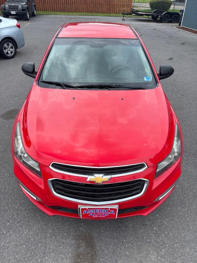 2015 RED CHEVROLET CRUZE LS (1G1PA5SH4F7) with an 1.8L engine, Automatic transmission, located at 2514 Williamson Rd NE, Roanoke, VA, 24012, (540) 265-7770, 37.294636, -79.936249- Photo#8
