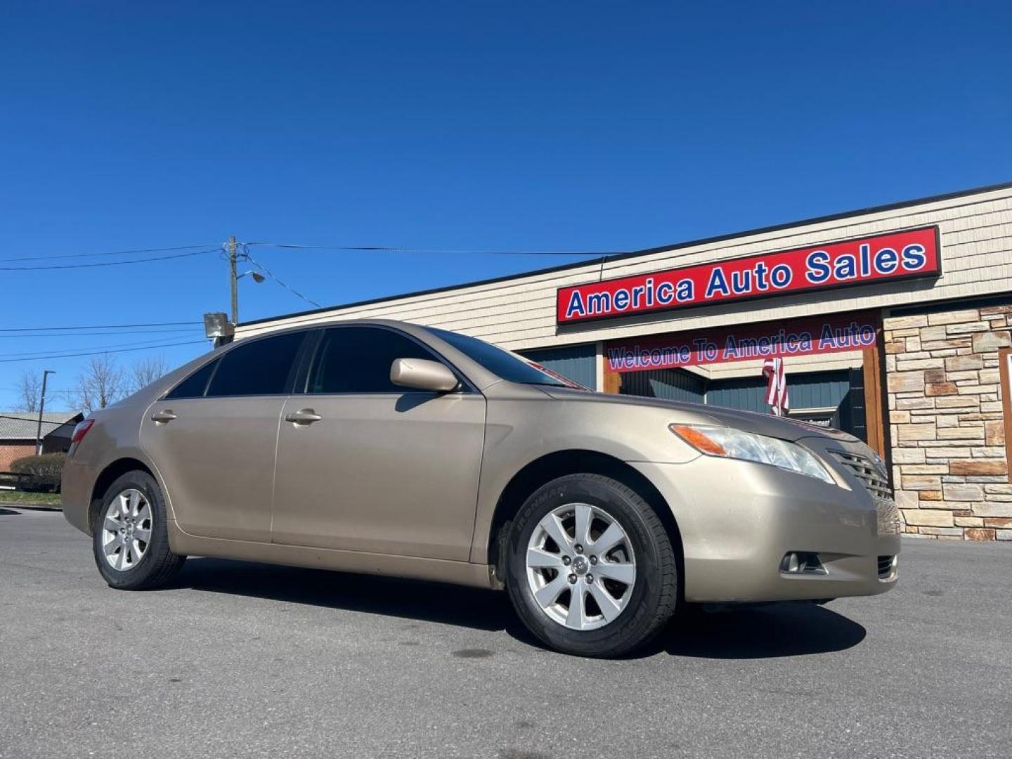 2009 GOLD TOYOTA CAMRY BASE (4T1BE46K69U) with an 2.4L engine, Automatic transmission, located at 2514 Williamson Rd NE, Roanoke, VA, 24012, (540) 265-7770, 37.294636, -79.936249 - NO CREDIT CHECK FINANCING WITH ONLY $1800 DOWN PAYMENT!!!! Check out our website www.needausedvehicle.com for our No Credit Check/ In House Financing options!! No Credit Check Available!!! In House Financing Available!!! All Clean Title Vehicles (no Salvaged or flooded vehicles ever on our lot)! - Photo#0
